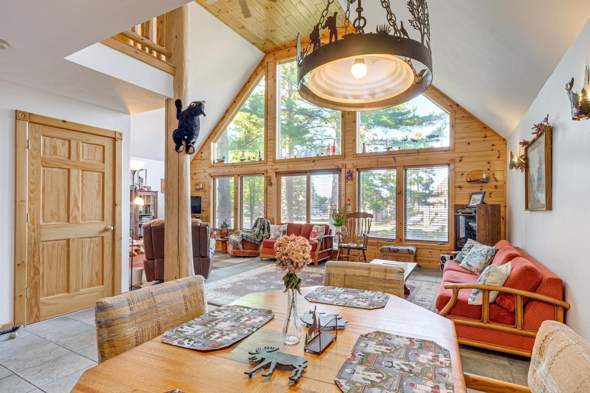 Torch Lake Cabin Near Private Community Beach! Rapid City Buitenkant foto